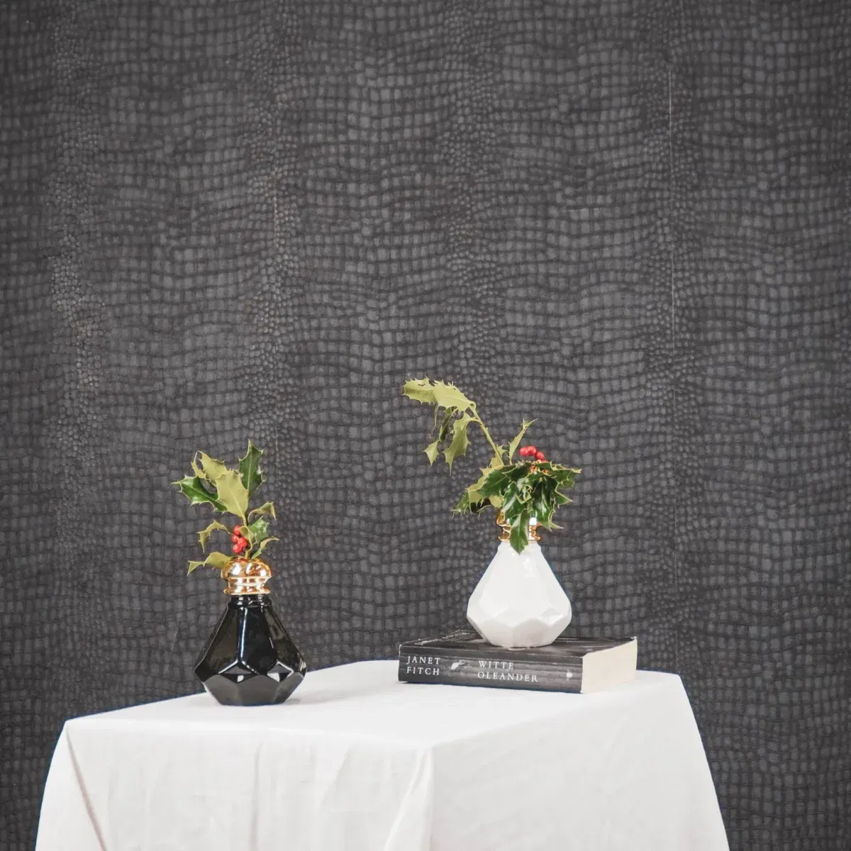 HV Home de Cologne Vase - White/Gold - 10.6x10.6x14.8CM