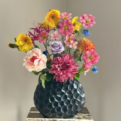 Zijden bloemen met vaas