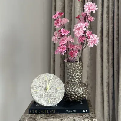 Kersenbloesem klokje en Chanel boek