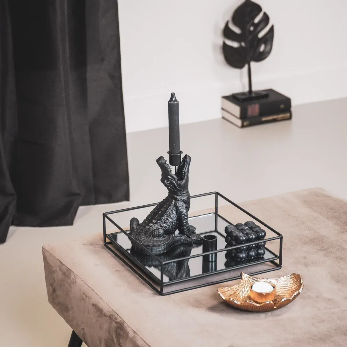 Housevitamin Crocodile krokodil Candle holder - Black zwart - 15x18x12cm