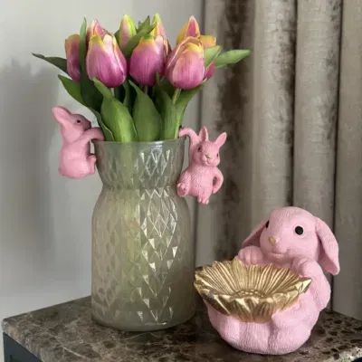 paasdecoratie paasei konijn zijden tulpen roze
