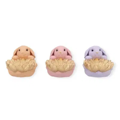 Paasdecoratie konijn schaal met bloem in de kleuren paars, roze en oranje