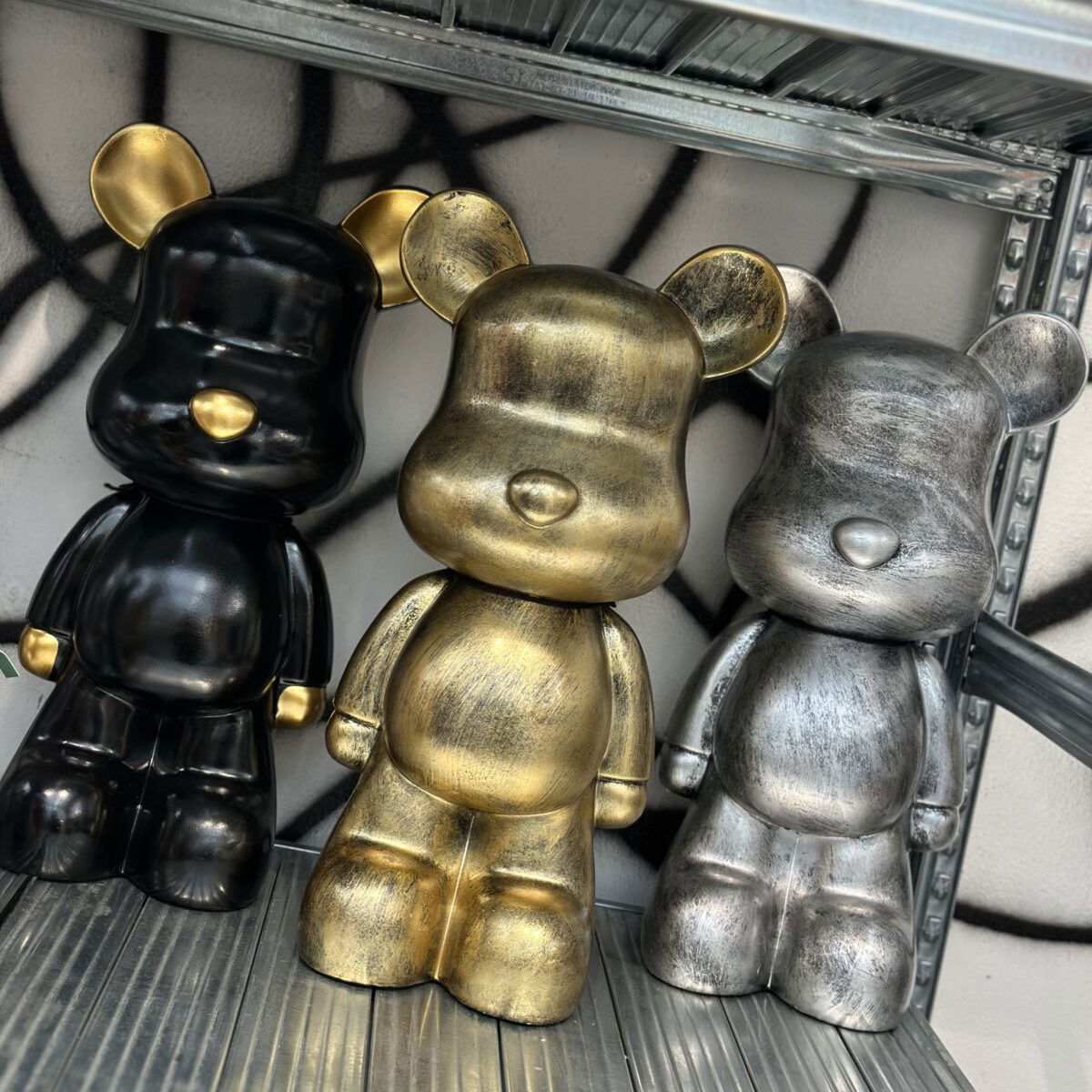 staande teddy beer kunst beelden 47 cm kleur zwart goud en zilver