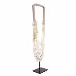 J38 schelp ketting ornament op voet standaard