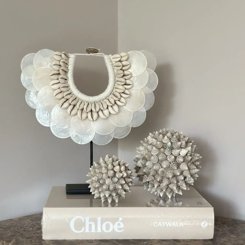 Chique trendy schelpen ornamenten op voet