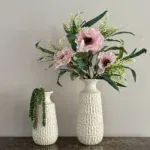 Vensterbank decoratie of side table set beige groen bloem