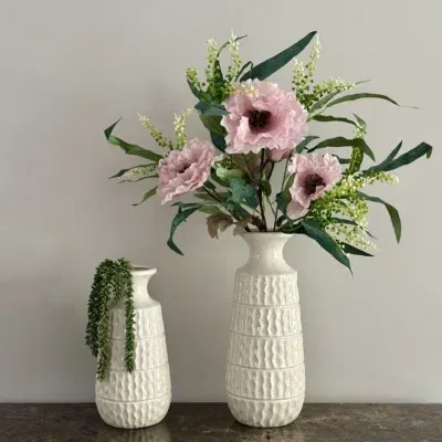 Vensterbank decoratie of side table set beige groen bloem