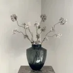 Smoke vaas met zijden bloesemtakken