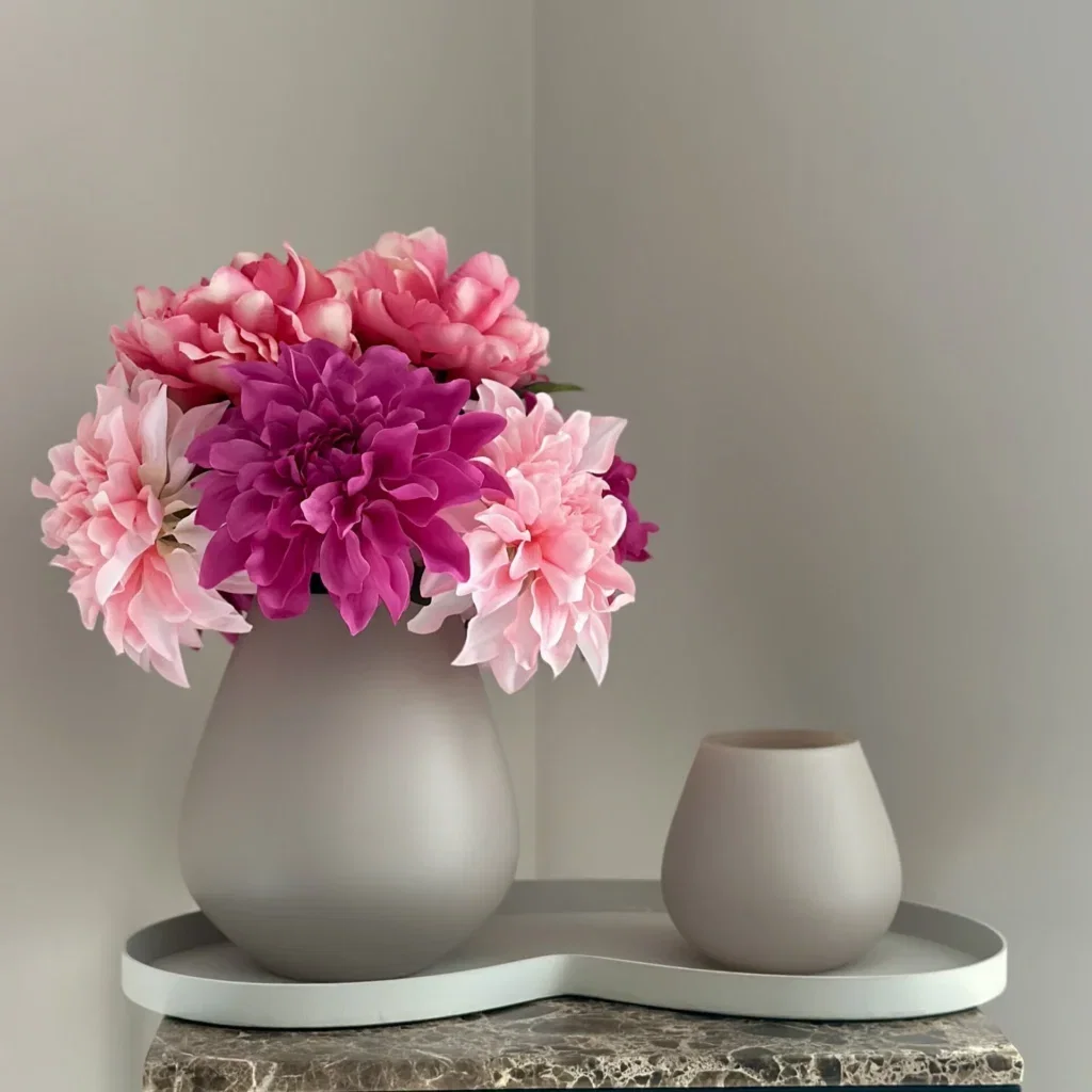 Tafeldecoratie set beige vaas met roze fuchsia