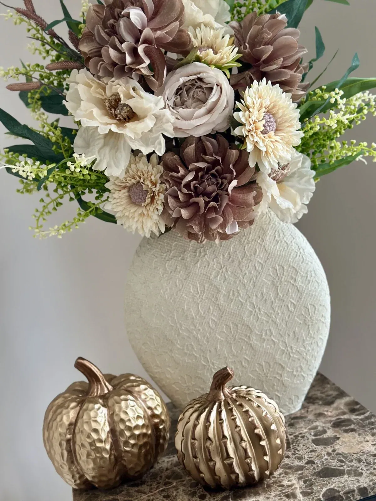 Beige bruine zijden bloem boeket