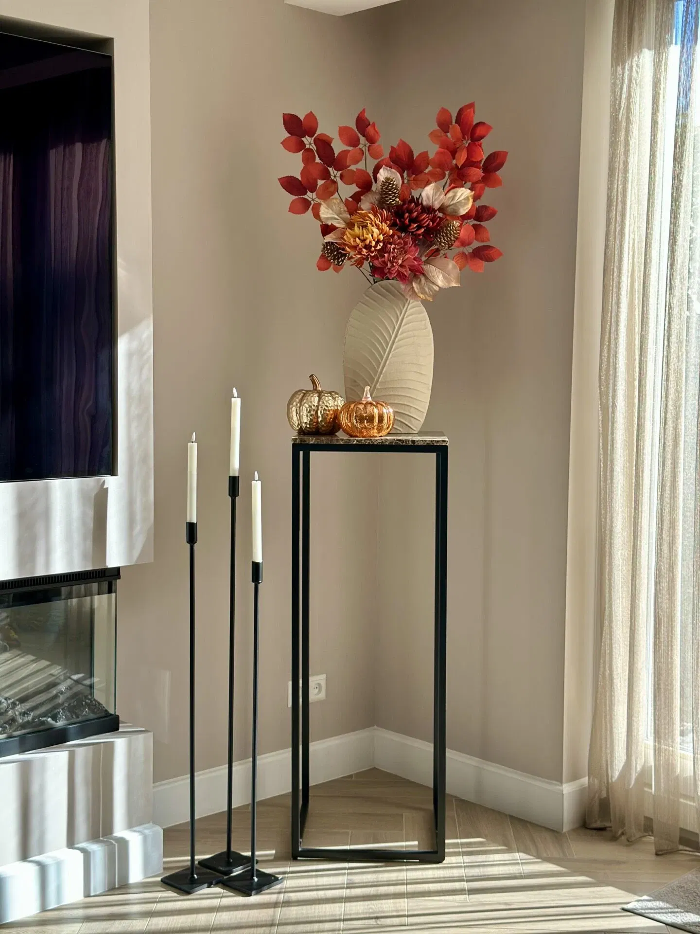 Beige woonkamer in herfst sfeer