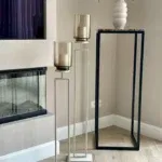 Luxe beige vloerkandelaren set van 2 met taupe windlichten