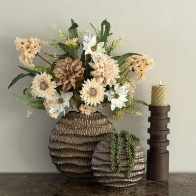 Vensterbank decoratie of side table set brons walnut