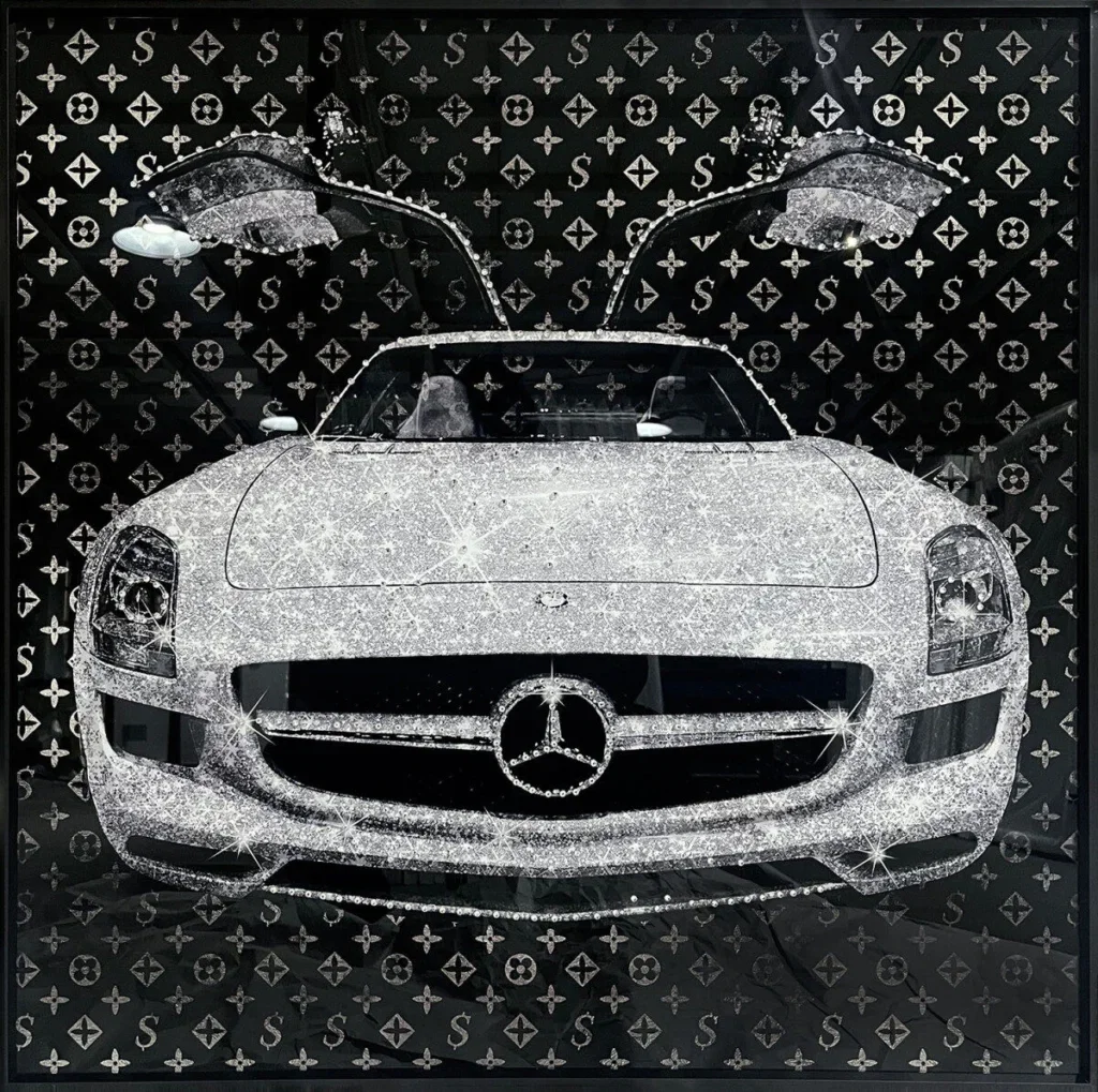 Glasschilderij met kristallen en lijst 80x80cm Auto met vliegdeuren
