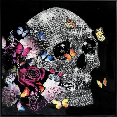 Glasschilderij met kristallen en lijst 80x80cm Doodskop met bloemen