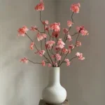 Matte ivory seim vaas met bloesems peachy