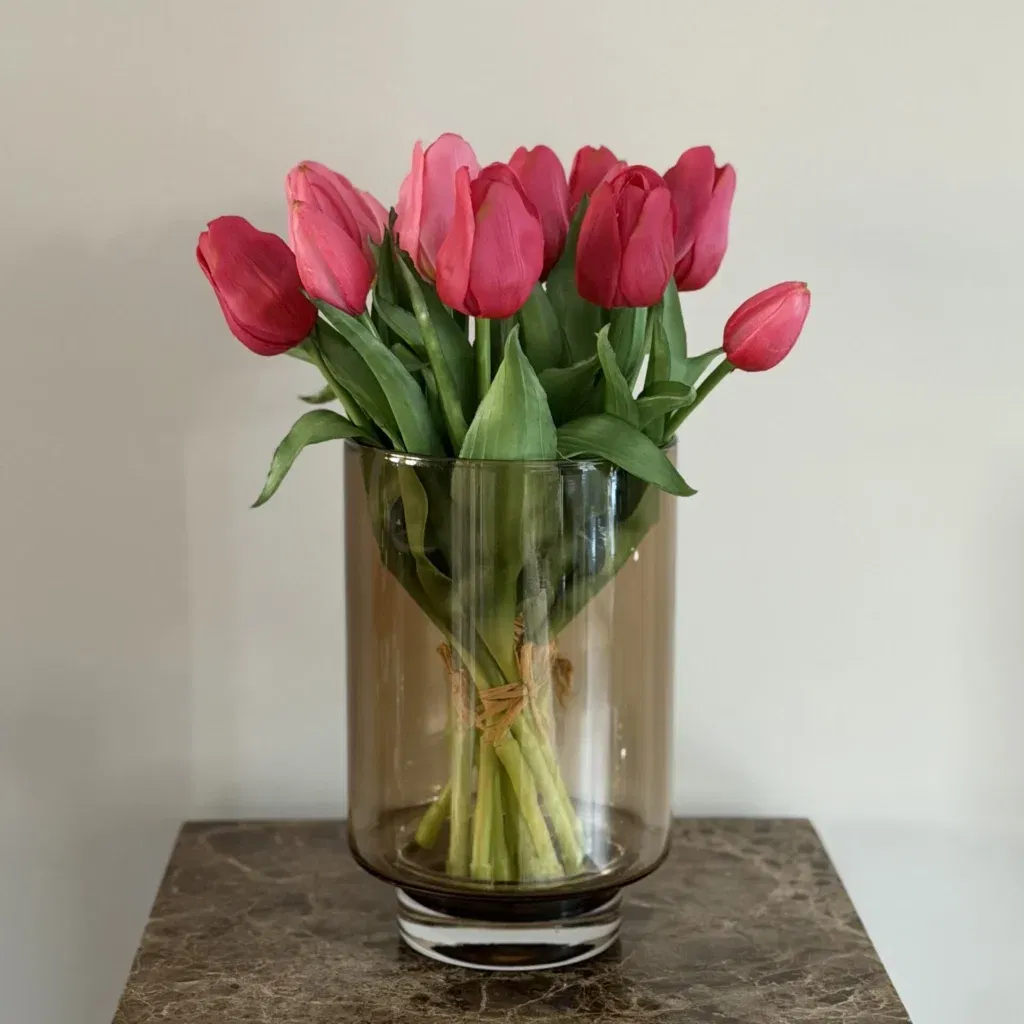 Real Touch Kunst Tulpen Boeket in vaas smoke taupe fuchsia