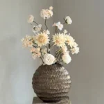 Bronze vaas met zijden bloem boeket Classy Nude