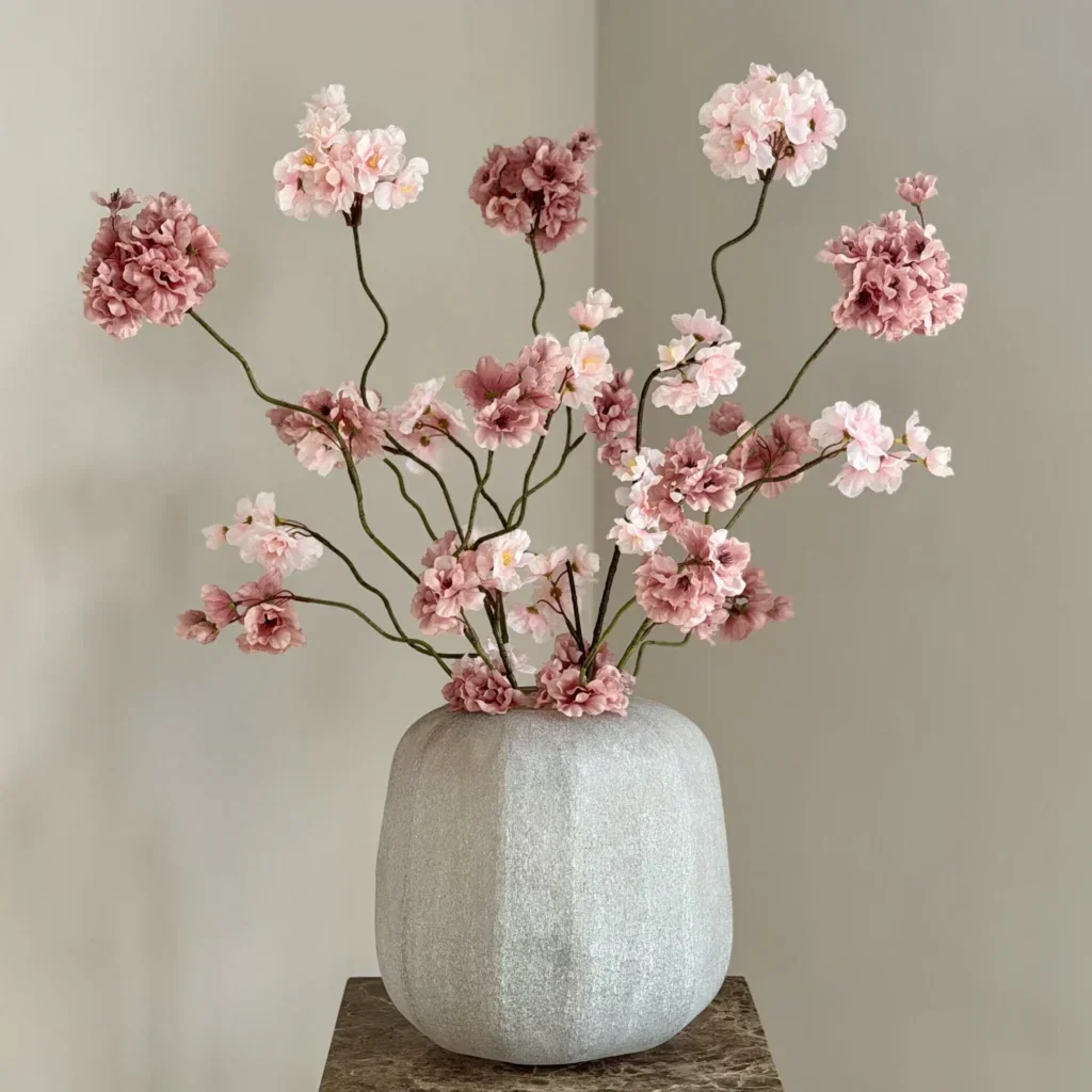 Light & living vaas met zijdenbloemen kersenbloesem oud roze / roze