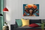 Glasschilderij met goudfolie 60x80cm Vrouw met oranje vlinders en bloemen