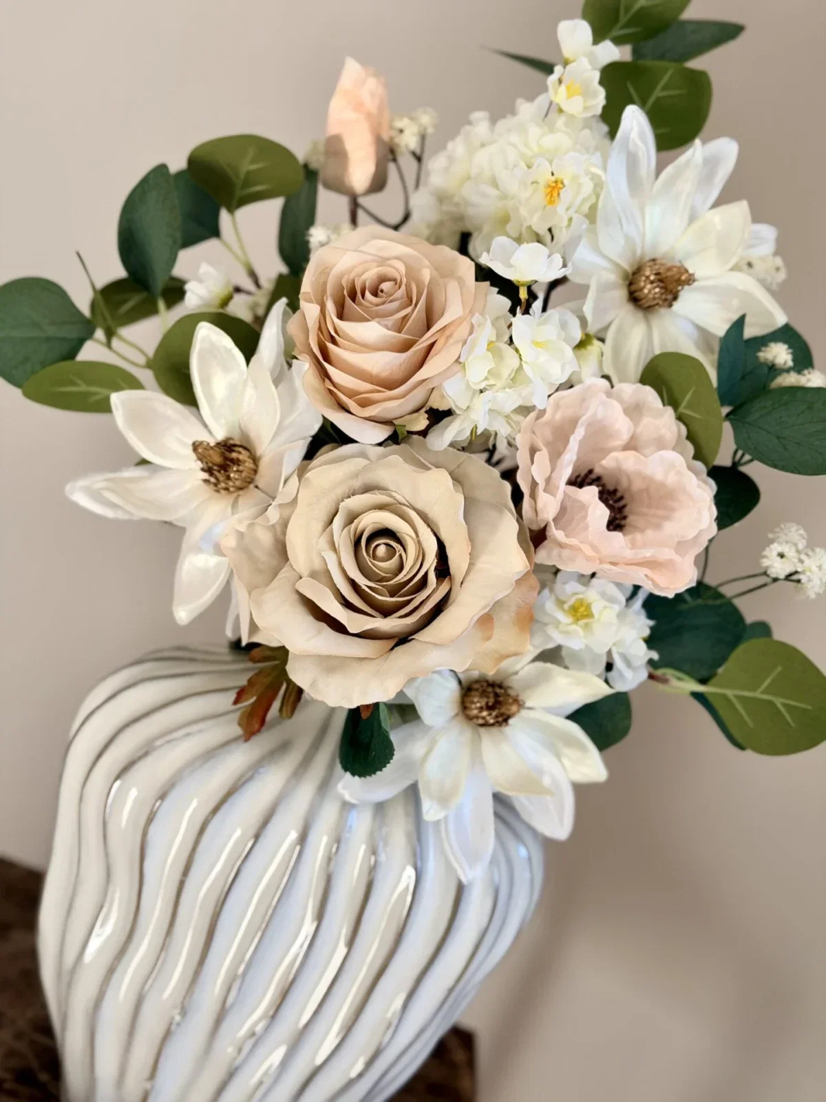 Luxury nude boeket met light & living Lorito vaas