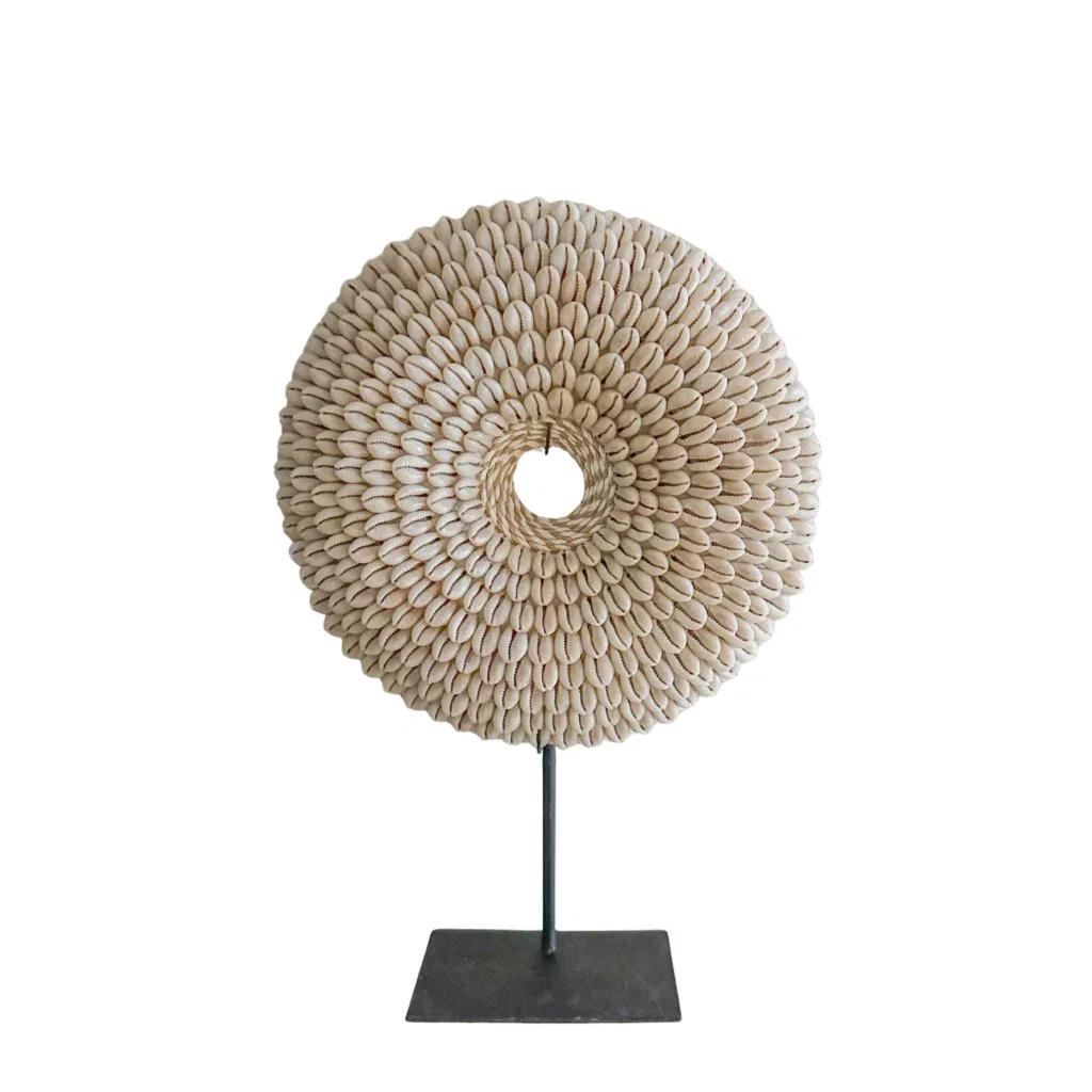 Schelpen Decoratie op Standaard Ø25xH36 cm – Kauri