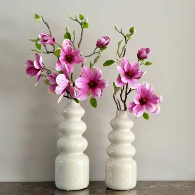 Vensterbank decoratie of side table set beige groen bloem