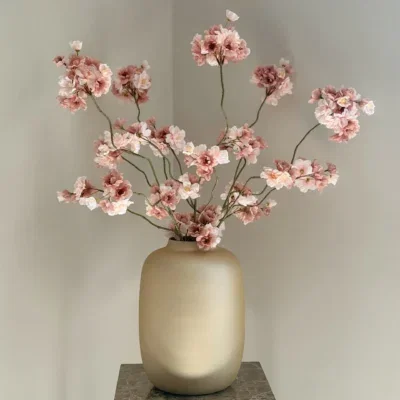 Artic vaas met zijden bloesems takken