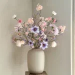 Beige vaas met zijden bloem boeket Luxury pastel