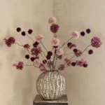 Taupe vaas met zijden bloem boeket