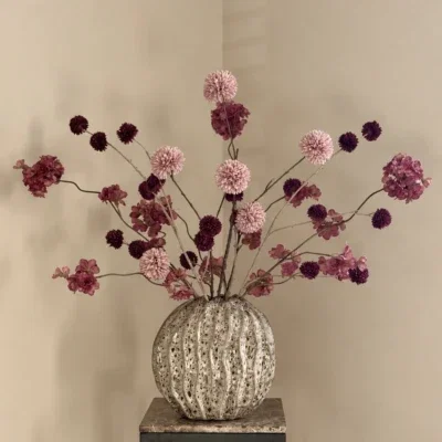 Taupe vaas met zijden bloem boeket