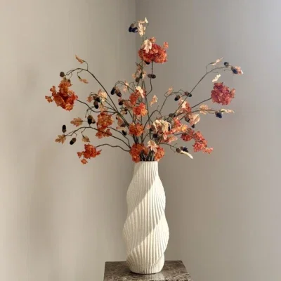 Herfst decoratie vaas met zijden bloemen